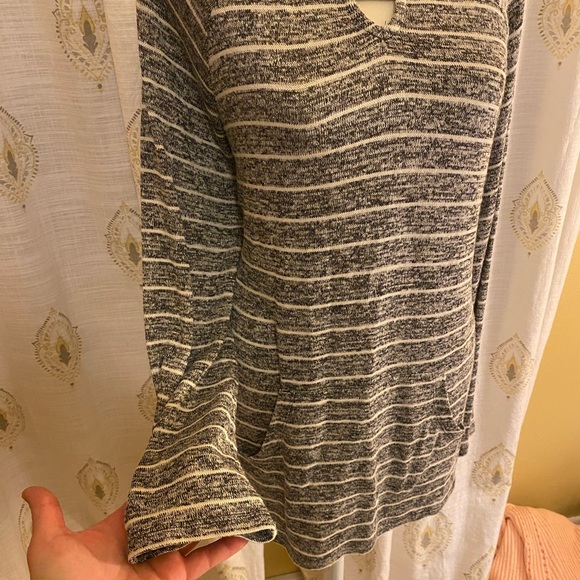 🎃3 for$15🎃Ruby Rd. Heathered Gray Striped Keyhole Top w/ Pocket Sz XL - Picture 3 of 4
